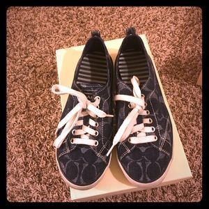 Coach “SUZZY” Signature Print Sneaker